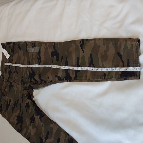 GAP Camo Jeans. Legging Skimmer. Mid Rise. Stretch. Size 33. NWT.‎ - Picture 8 of 9